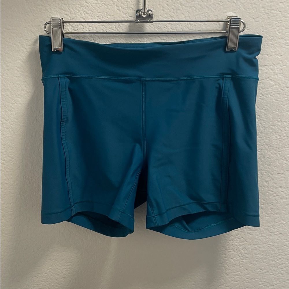 Lululemon Reach the Beach Shorts Teal size 4